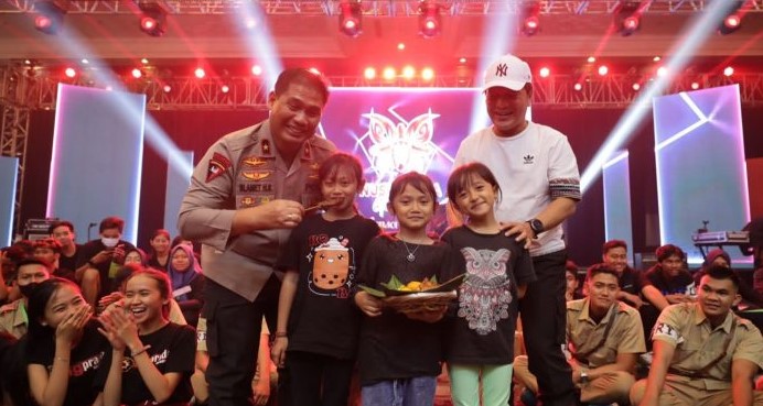 peringati hari kemerdekaan ri ke 77 polda jatim gelar malam gebyar nusantara gemilang jawa timur 2022 48974