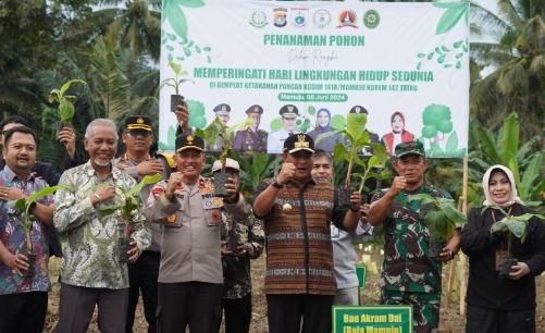 peringati hari lingkungan hidup wakapolda sulbar lakukan gerakan penghijauan 74957