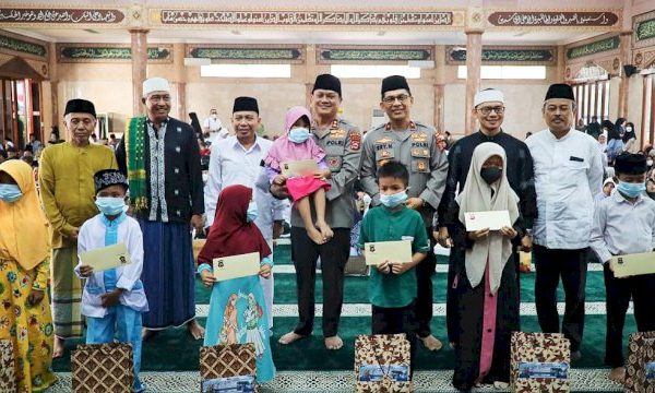 peringati hari raya idul yatama kapolda banten berikan santunan kepada 600 anak yatim 48829