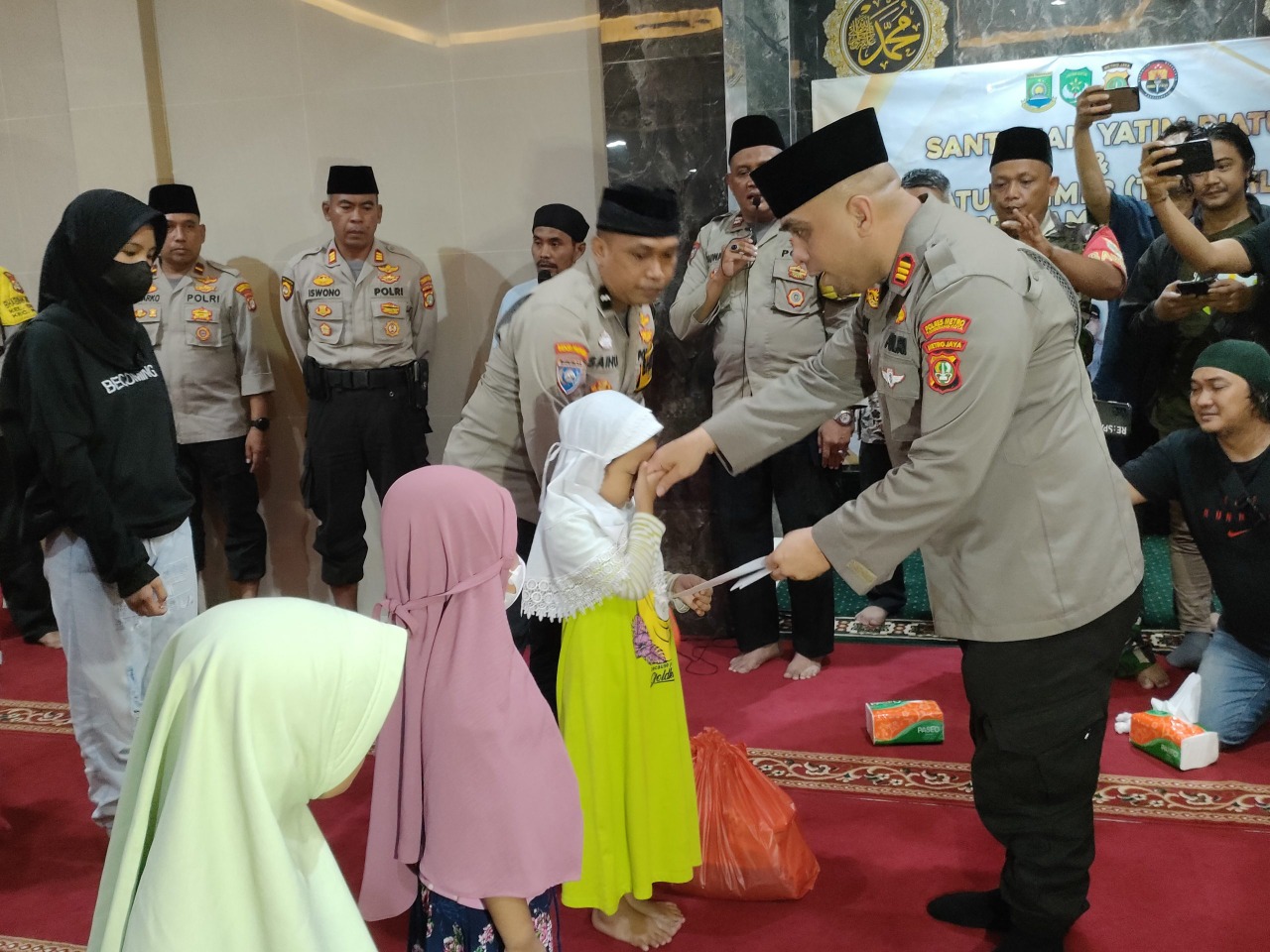 peringati hari santri polsek jatiuwung santuni puluhan anak yatim 50838