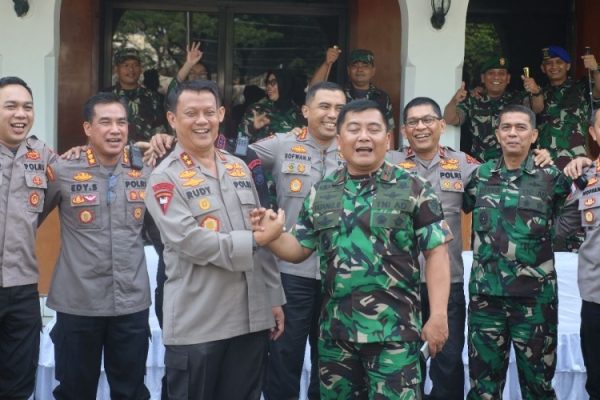 perkuat sinegritas tni polri kapolda banten kunjungi pejabat baru danrem 064 my 49708