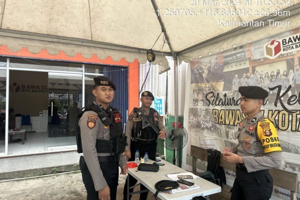 personel satgas omb mahakam 2023 2024 polresta balikpapan lakukan penjagaan kantor bawaslu kota 71664 1