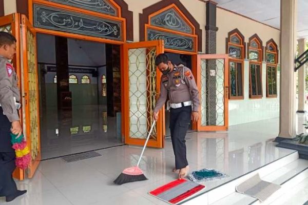 polantas blora bersih bersih di masjid tunjungan songsong hari lalu lintas 49836