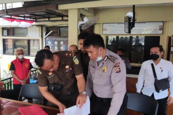 polda bali serahkan kasus korupsi lpd ungasan kepada kejaksan 49134 1