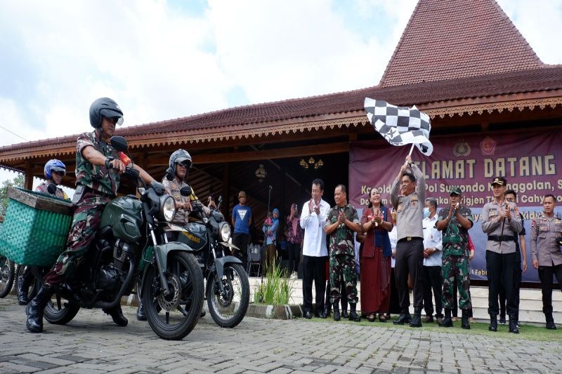 polda diy bantu atasi kekerdilan melalui paket bergizi 54044 1