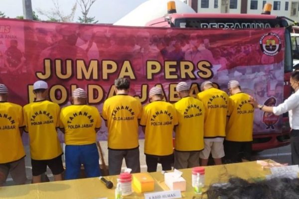 polda jabar tangkap 11 tersangka penyelundupan gas elpiji besubsidi di subang jawa barat 48533