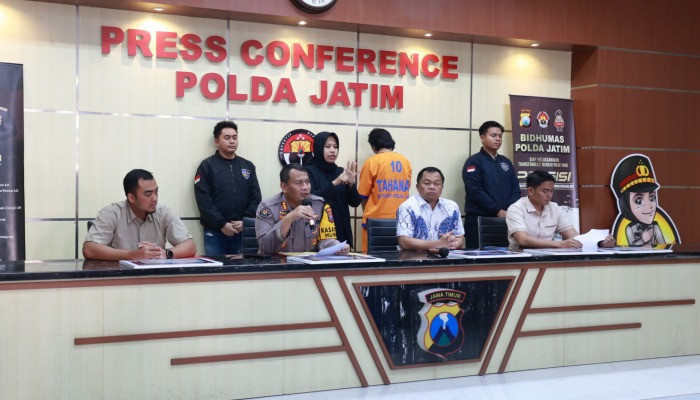 polda jatim amankan tersangka pembuat konten porno yang meraup keuntungan 6000 dollar us 74990