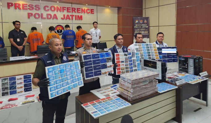 polda jatim berhasil ungkap sindikat perjudian online beromset rp200 miliar 81851 1