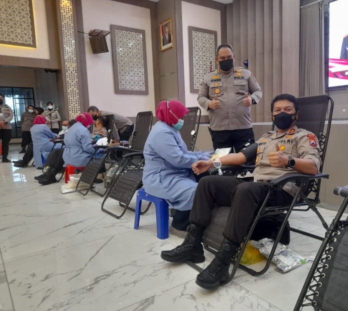 polda jatim gelar baksos kesehatan sambut hut bhayangkara 47361
