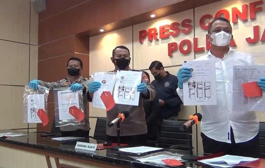 polda jatim tangkap selebgram tersangkut kasus arisan bodong 47233