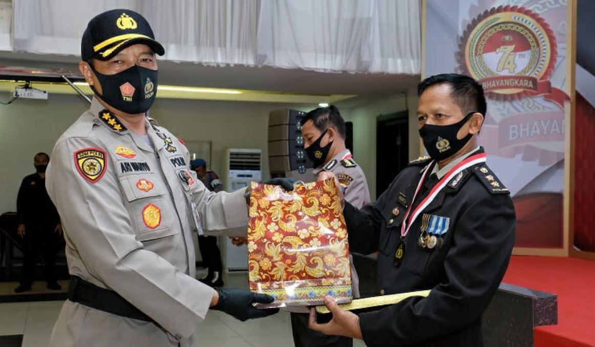 polda kalsel gelar wisuda purna bhakti dengan tetap utamakan protokol kesehatan 34994