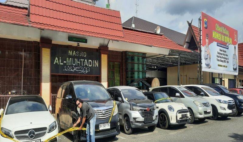 polda kalsel sita mobil mewah hasil investasi bodong 73589