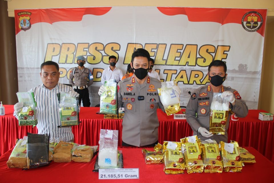 polda kaltara ungkap peredaran sabu 21 kg asal malaysia 52216 1