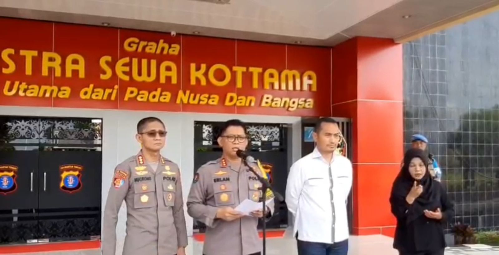 polda kalteng beri sanksi ptdh atas kasus pembunuhan 81981