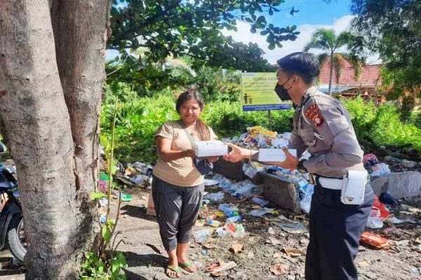 polda kalteng salurkan 750 paket makanan siap saji dampak kenaikan bbm 49567