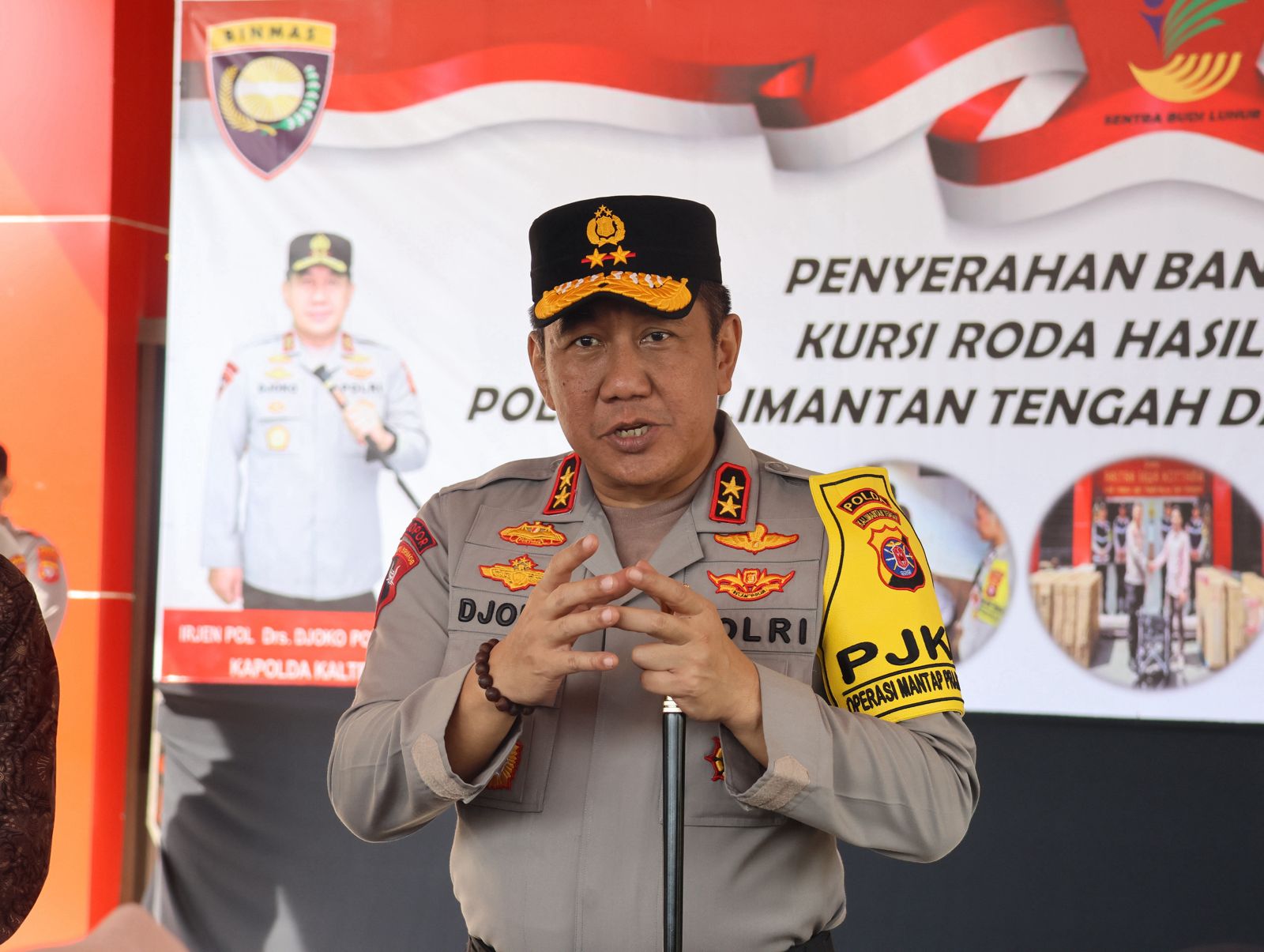 polda kalteng salurkan bantuan 30 kursi roda bagi penyandang disabilitas 80332