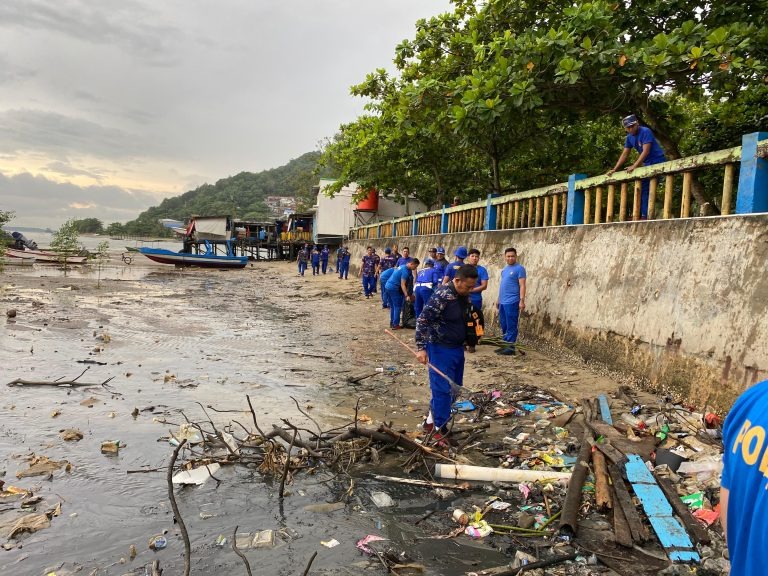 polda kaltim ajak masyarakat bersihkan sampah laut dan sungai 74055