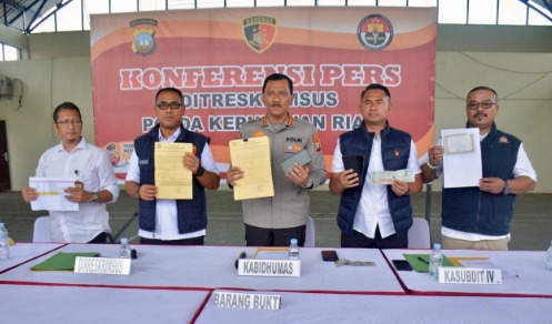 polda kepri amankan 2 tersangka penyalahgunaan solar bersubsidi 75206