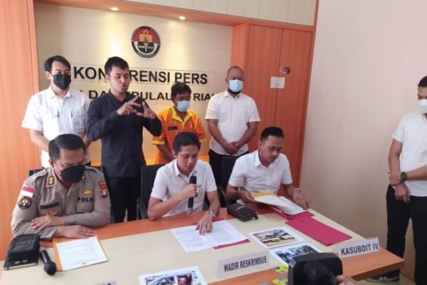 polda kepri berhasil tangkap pelaku yang selewengkan bbm bersubsidi 49523