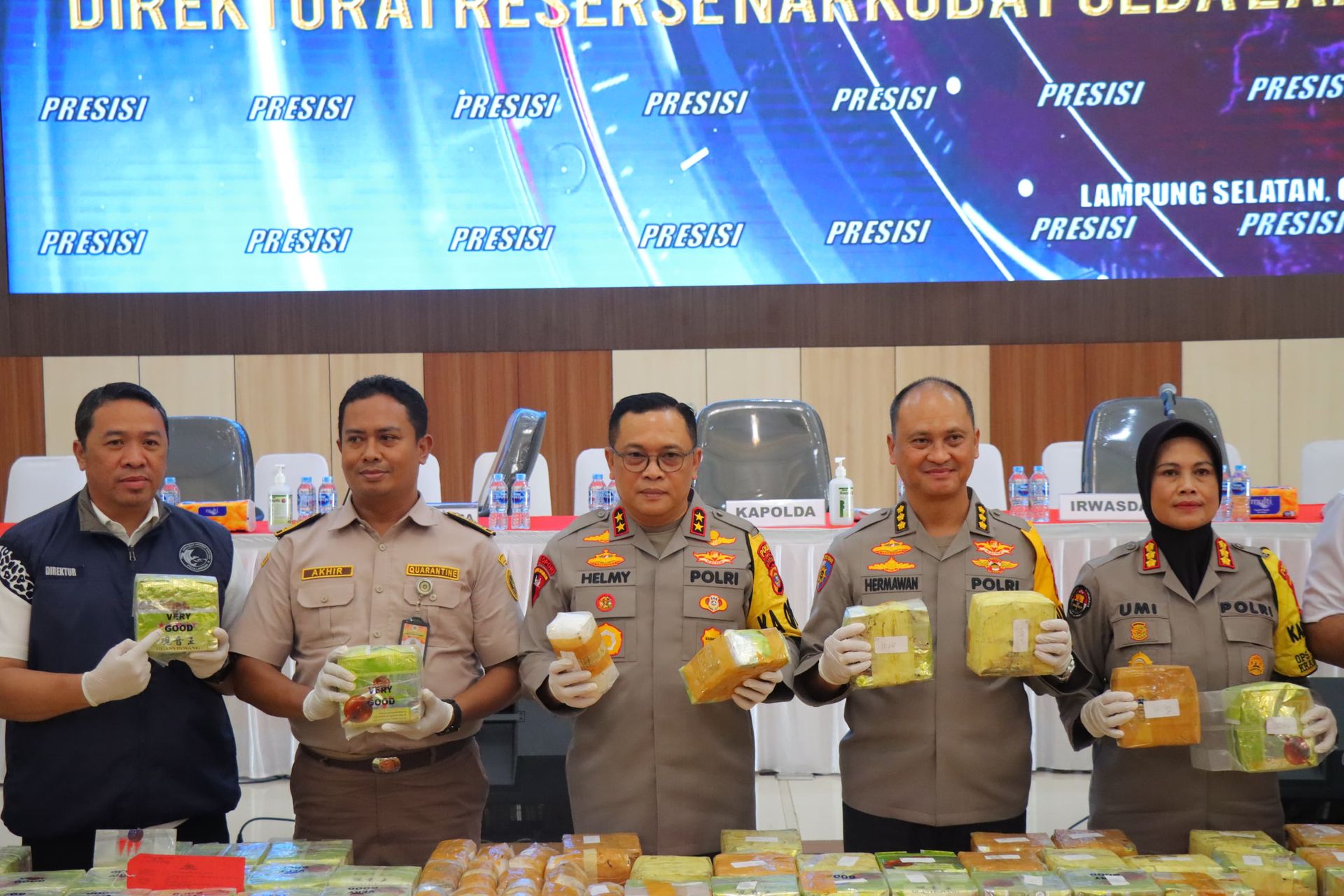 polda lampung amankan 875 kg sabu dan berhasil tangkap 20 orang tersangka 71064 1