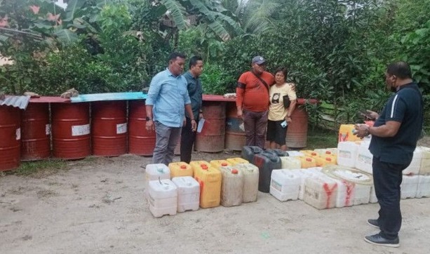 polda maluku kembali amankan 3 tersangka baru kasus penimbunan 24 ton minyak tanah 49477
