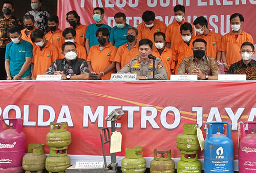 polda metro jaya berhasil amankan 16 orang tersangka terkait pengoplos tabung gas 12 kilogram 49411