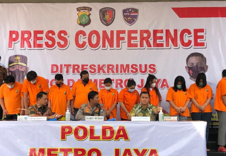 polda metro jaya bongkar kasus pinjol ilegal dan 11 orang jadi tersangka 47104