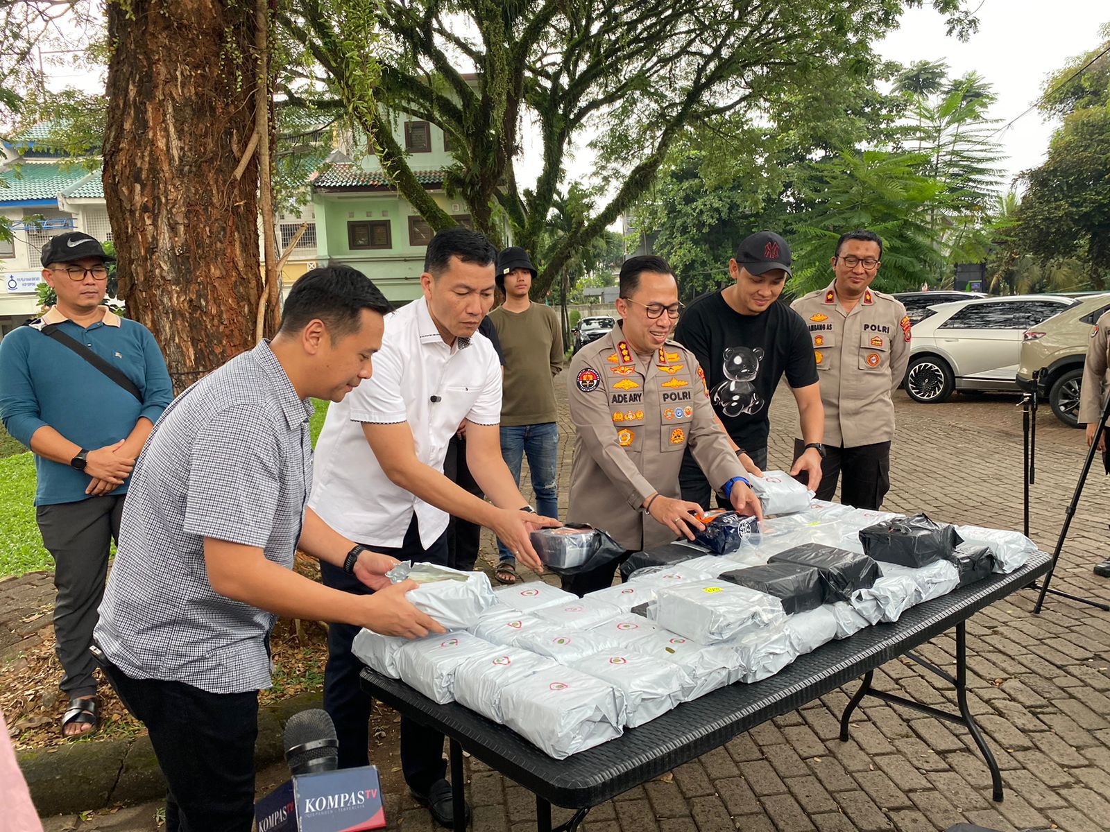 polda metro jaya gagalkan transaksi sabu seberat 45 kg 76098 1