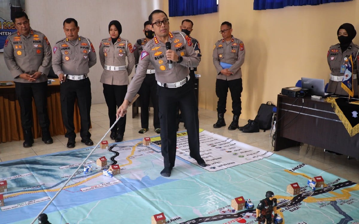 polda metro jaya jalin kerja sama dengan pt transportasi jakarta untuk wujudkan transportasi publik aman 52389 1