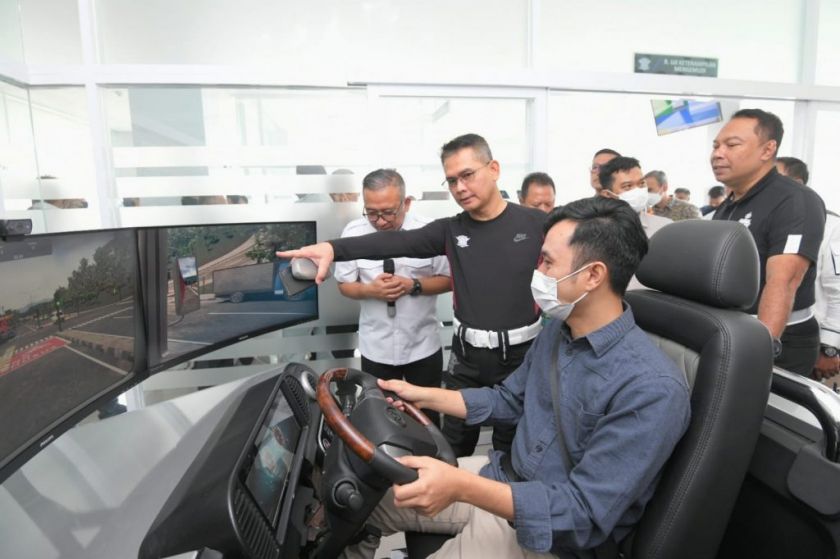 polda metro jaya sosialisasikan penghapusan praktek sim lintasan zig zag 61865
