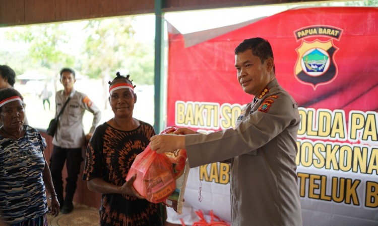 polda papua barat gelar baksos dan trauma healing di distrik moskona barat 50655
