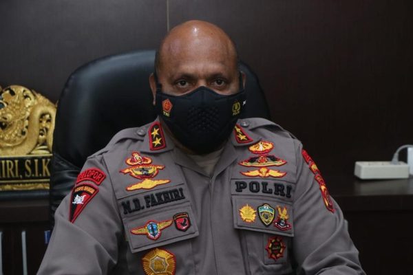 polda papua berikan bantuan berupa 200 sak semen sebagai wujud kepedulian terhadap sarana ibadah 72392
