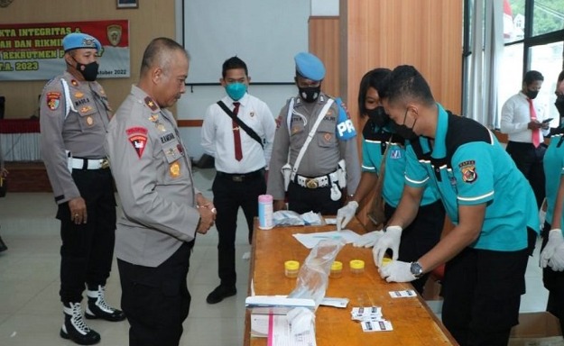 polda papua gelar tes urine secara acak kepada personel 50712