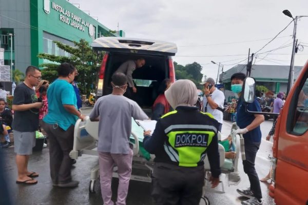 polda papua terus bergerak bantu warga terdampak gempa di jayapura 54370