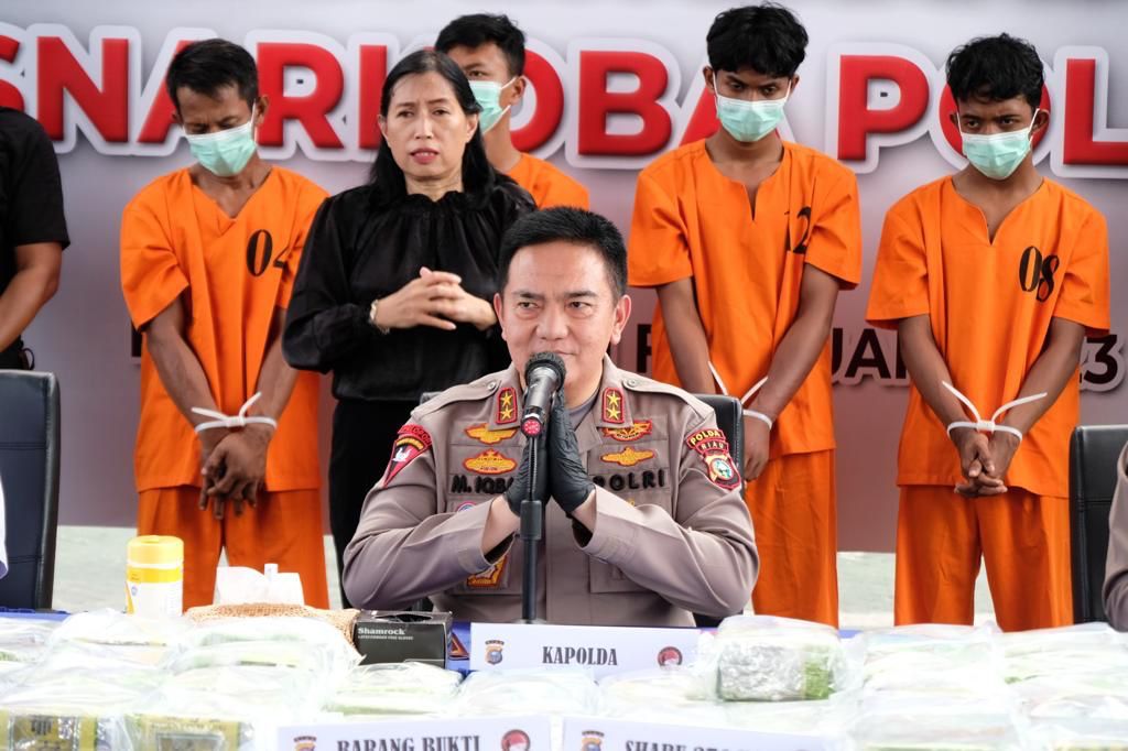 polda riau berhasil mengungkap narkoba jaringan internasional 276 kg sabu disita 54030
