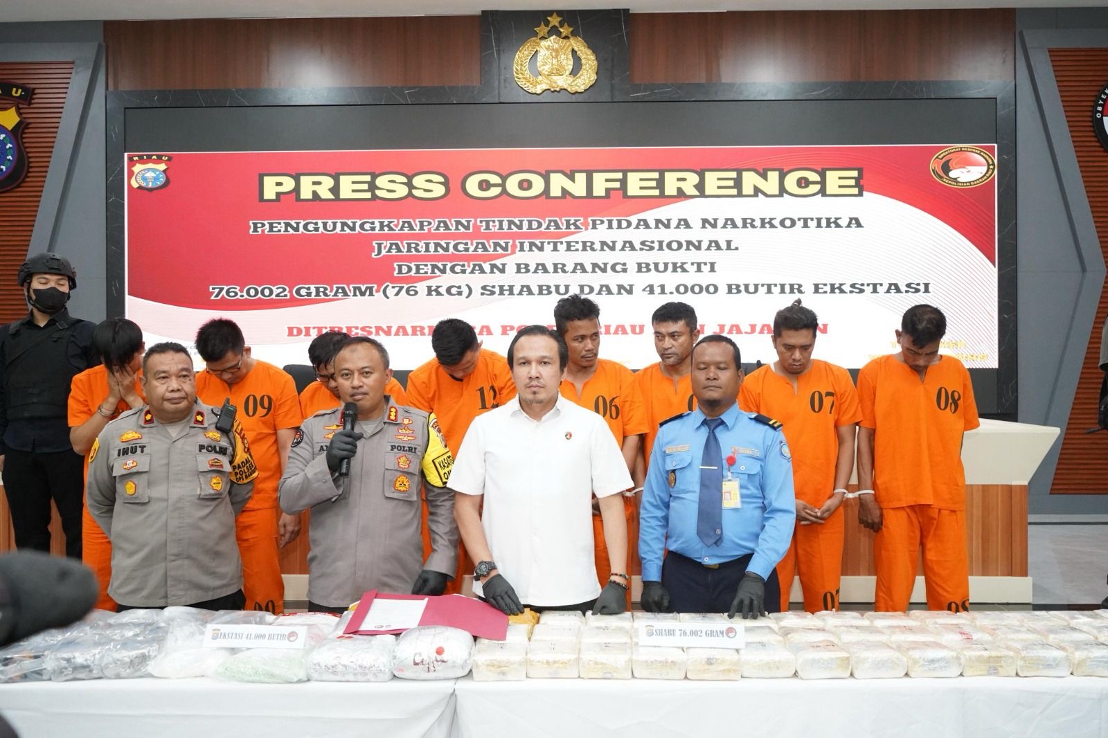 polda riau tangkap 3 tersangka peredar narkoba 800 000 jiwa terselamatkan 79031
