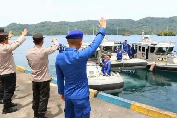polda sulawesi utara kerahkan bantuan untuk korban erupsi gunung ruang di sulut 72902