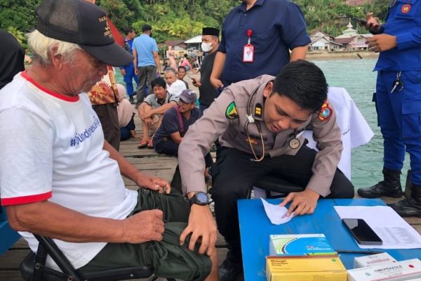 polda sulbar mengadakan klinik terapung sebagai program unggulan korpolairud baharkam polri 71607