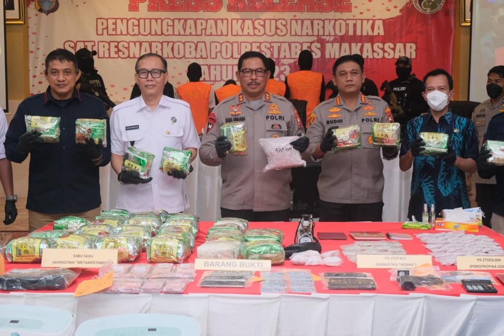 polda sulsel ungkap kasus 439 kg sabu di makassar 53272