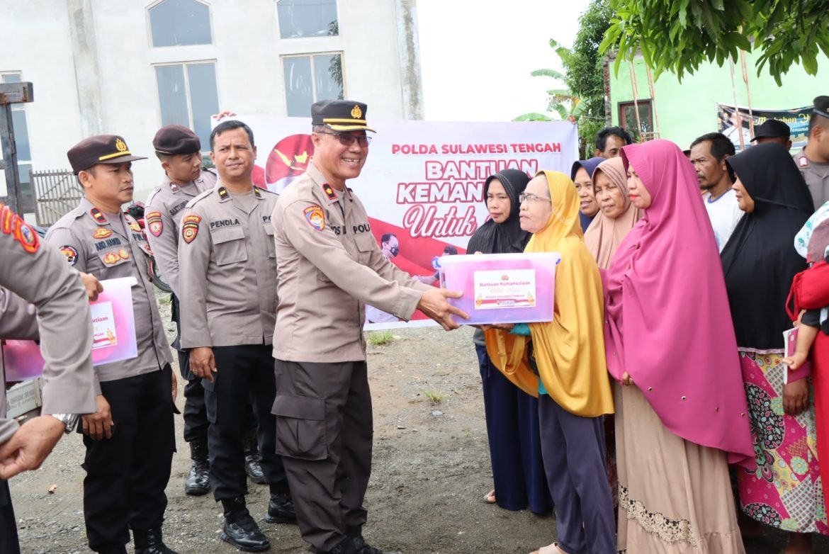 polda sulteng gelar baksos dengan membagikan sembako dan takjil pada masyarakat 56478