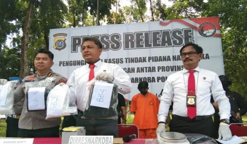 polda sultra tangkap mahasiswa pengedar sabu 1 kg dari aceh 54196