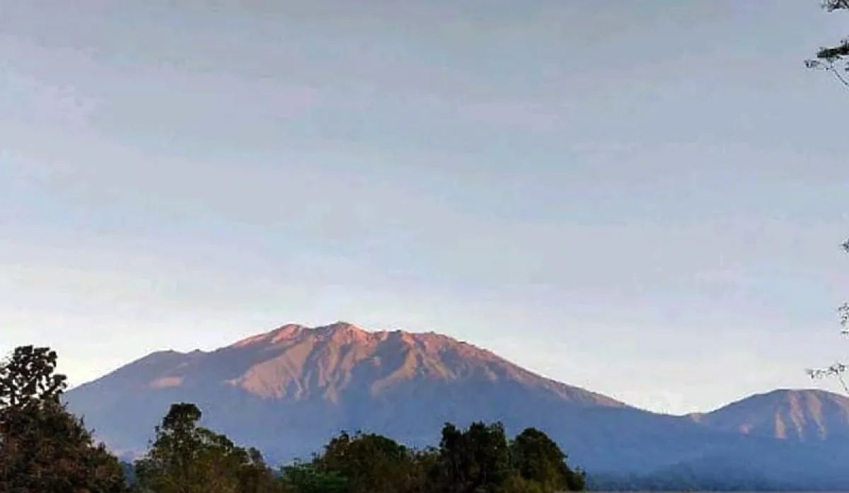 polda sulut kirim personel bantu warga di sekitar gunung ruang 73276