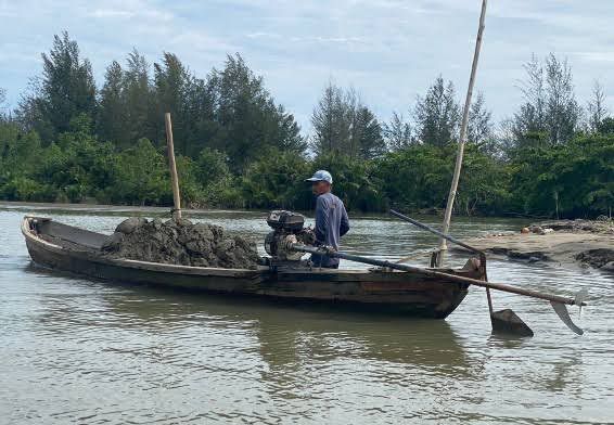 polda sumbar amankan dua pelaku tambang ilegal di pasie jambak kota padang 50456