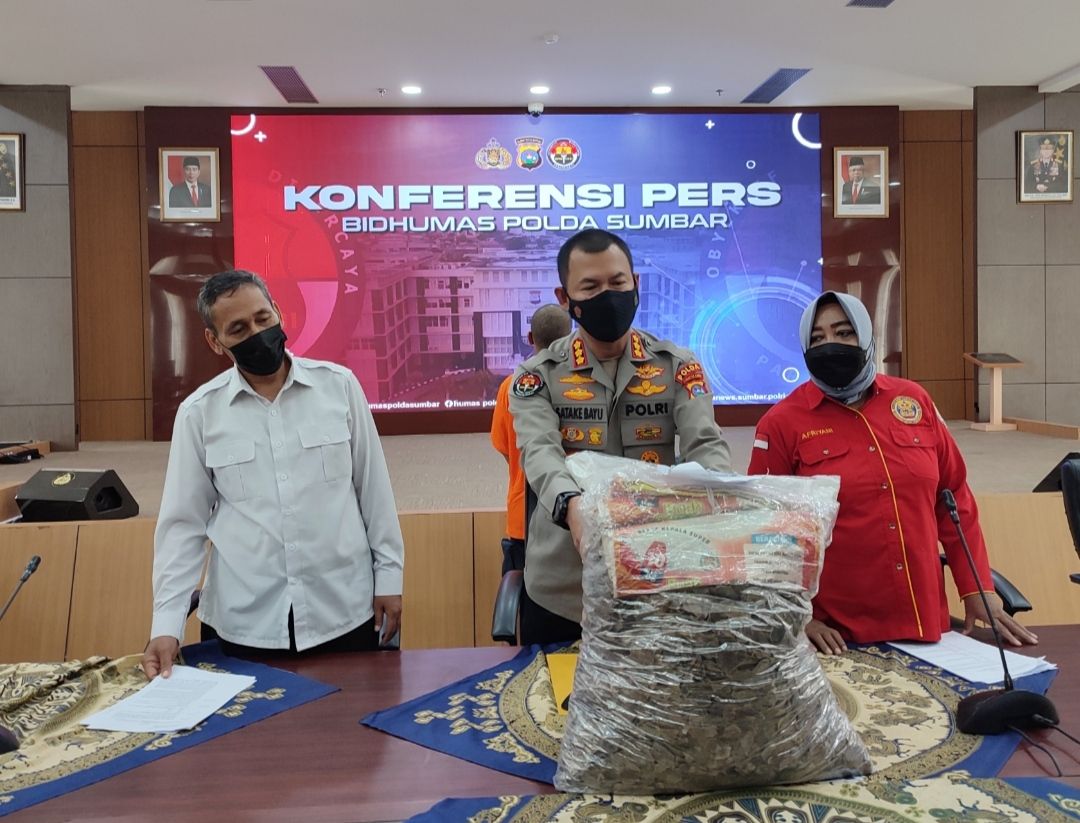polda sumbar berhasil amankan penjual sisik trenggiling di kota padang 47456 1