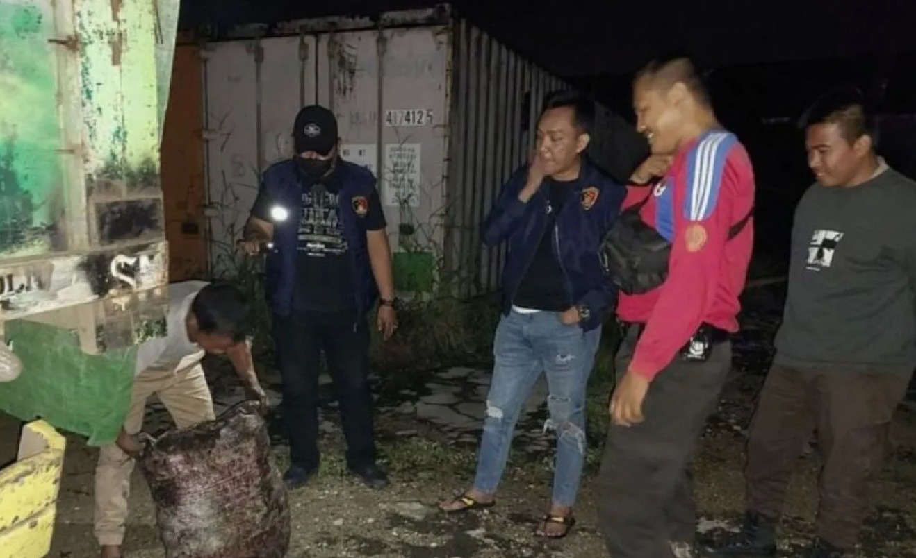 polda sumsel berhasil amankan pelaku penyelundupan 88 ton batu bara ilegal 71493 1