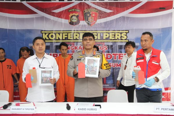 polda sumsel bongkar penyahlahgunaan bbm bersubsidi di kabupaten muara enim 72085