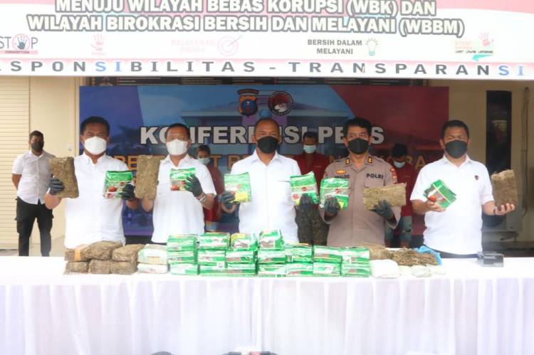 polda sumut berhasil gagalkan peredaran 308 kg sabu dan 10 kg ganja sindikat jaringan internasional 48281