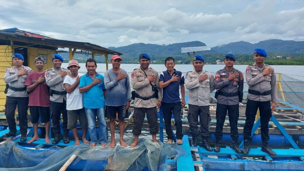 polisi ajak nelayan jaga kebersihan laut di baguala 54995