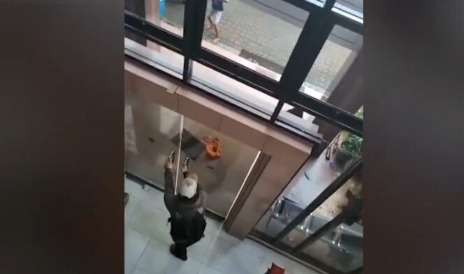 polisi amankan 2 pelaku penyerang rumah eks anggota dpd ri di makassar 50658
