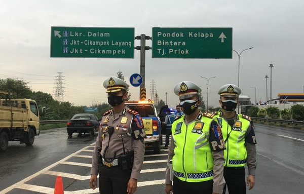 polisi amankan dpo kasus korupsi saat melintas tol jorr 51845